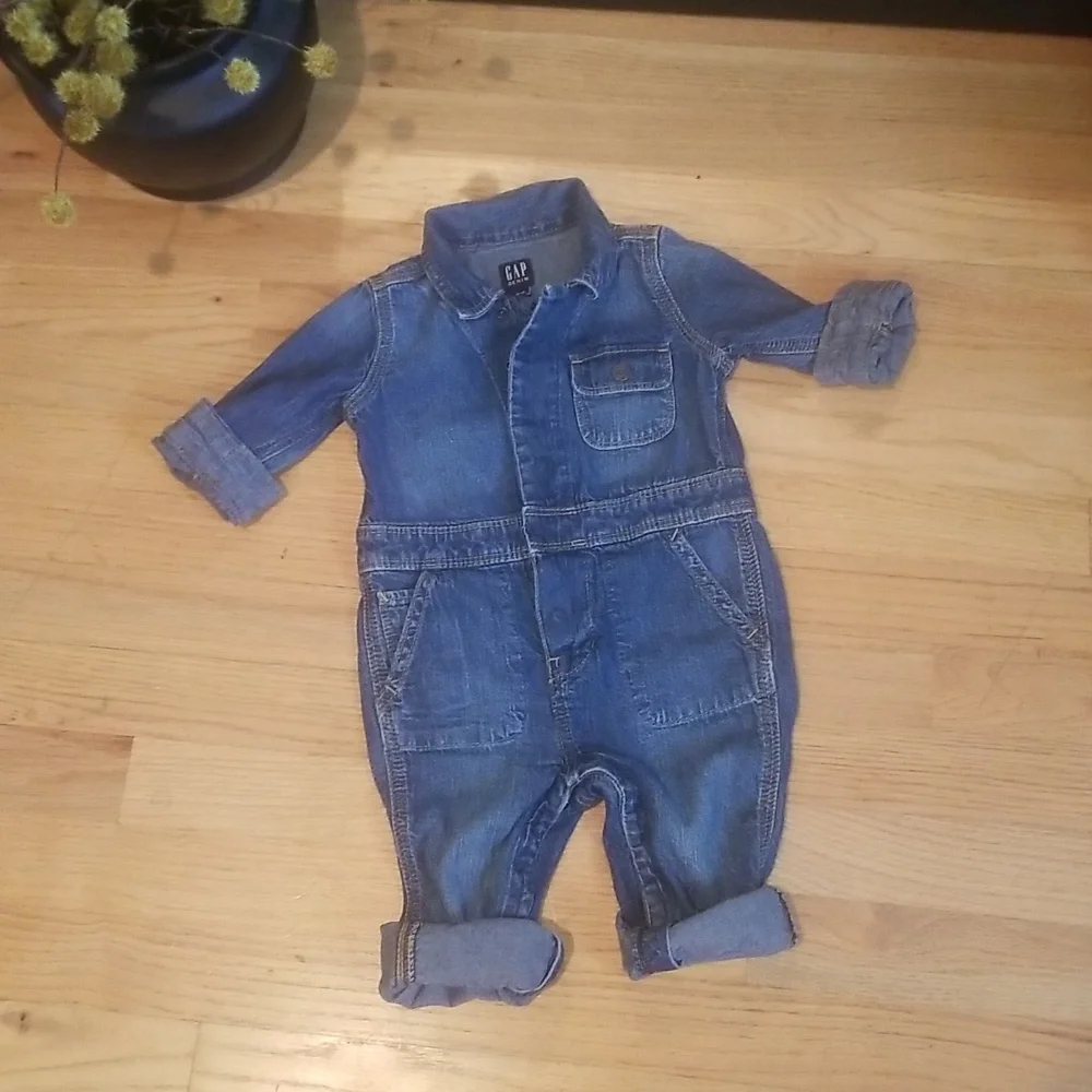 Baby GAP Denim  Overalls Coverall Jumpsuit  Romper one piece size 12-18 months